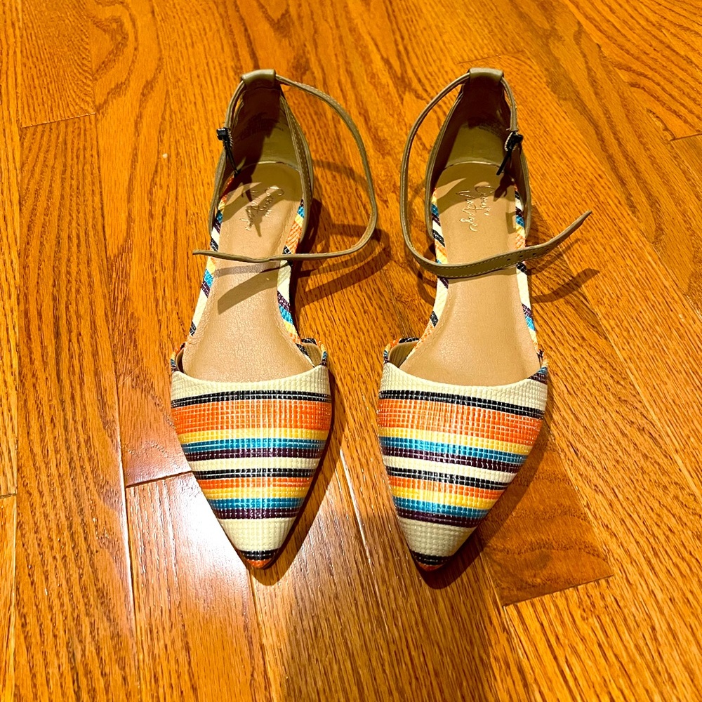 New w/o tags multi-color flats with strap